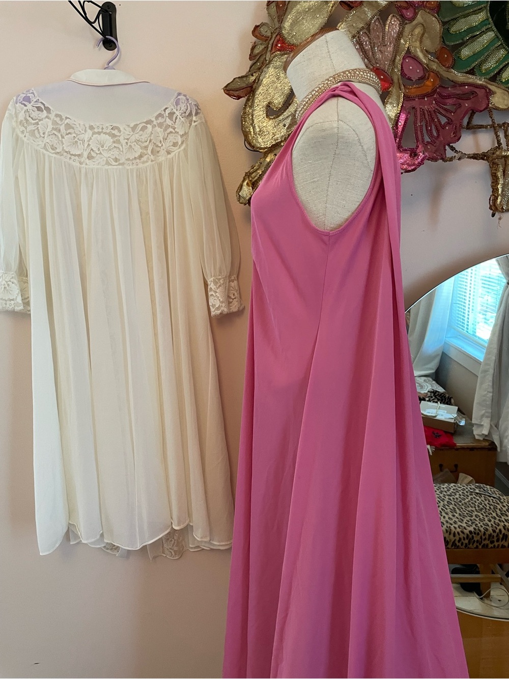 Gilead Rose Pink Goddess Nightgown Dress with Ring Accent V Back 1970s - Picture 4 of 9